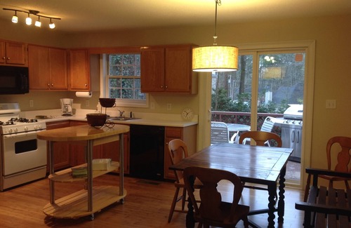Acworth House | Stand alone home 6 miles to LakePoint Sports complex and 2 miles to Lake Acworth