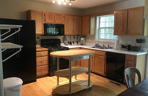 Acworth House | Stand alone home 6 miles to LakePoint Sports complex and 2 miles to Lake Acworth