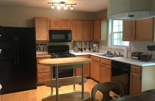 Acworth House | Stand alone home 6 miles to LakePoint Sports complex and 2 miles to Lake Acworth