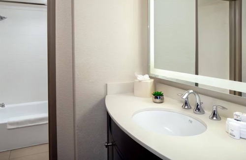 Camelback East Hotel | Standard 2 Queens at Holiday Inn & Suites Phoenix Airport North - Outdoor Pool