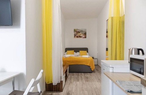 Favoriten Hotel | Standard 3BR/3BA Apt. near Hauptbahnhof