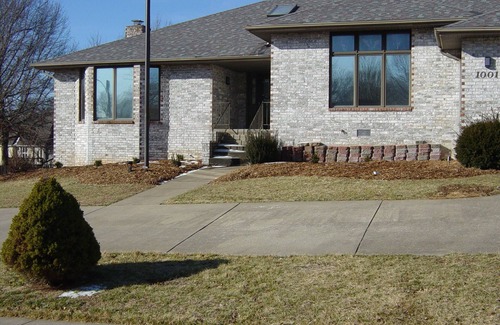 Turners House | standard bed and private bath in Springfield, mo.