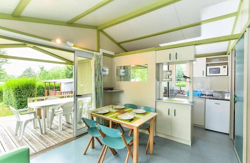 Clohars-Carnoet Ski Chalet | Standard Chalet 25m2 (2 Schlafzimmer) + überdachte Terrasse 2 bis 5 Personen - 2 Pers. im Preis enthalten