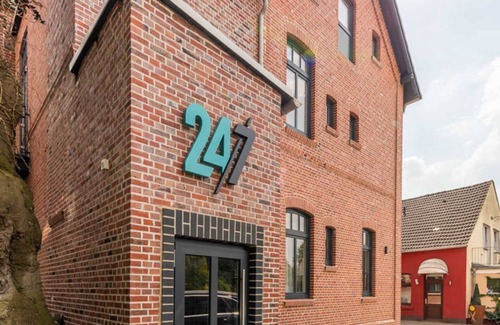 Leer Cottage | Standard double room 11 (top floor right) - 24/7 self-check-in, 14008