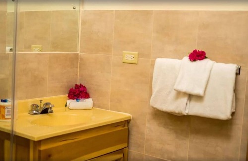 Runaway Bay Resort | Standard Double Bed, 1 Queen Bed, Garden View