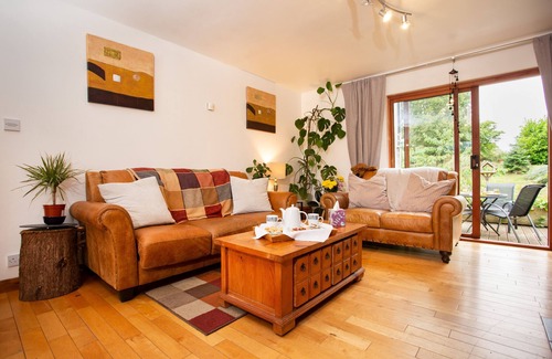 Alness Bed & Breakfast | Standard Double Room in Country Side Guesthouse with Shared Bathroom and beautiful views.