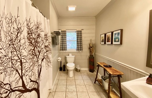 Dahlonega Cabin | Standard Guest Room (Main) - Barefoot Hills - North Georgia Mountains