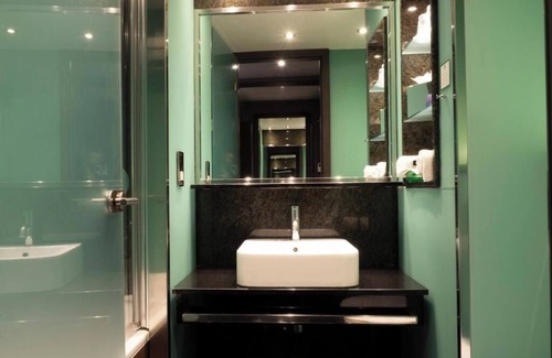 Surbiton Apartment | Standard King Or Twin Room Near Balaclava Park LON
