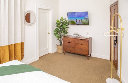 Telegraph Hill Hotel | Standard King Room with Ensuite Bathroom