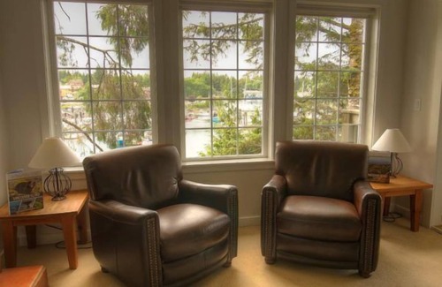 Ucluelet Condo | STANDARD KING SUITE TWO BEDROOM SUITE WITH NO SOAKER TUB ON PATIO