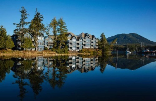 Ucluelet Condo | STANDARD KING SUITE TWO BEDROOM SUITE WITH NO SOAKER TUB ON PATIO
