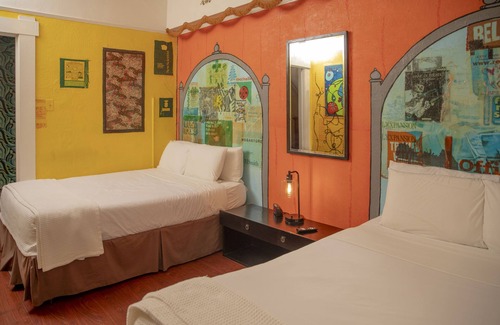 Union Square Hotel | Standard Quad Room w/Ensuite Bathroom