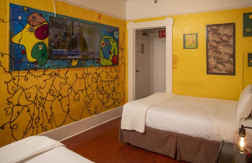 Union Square Hotel | Standard Quad Room w/Ensuite Bathroom