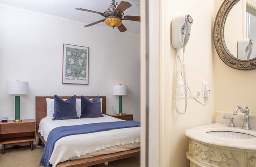Telegraph Hill Hotel | Standard Queen Room with Ensuite Bathroom