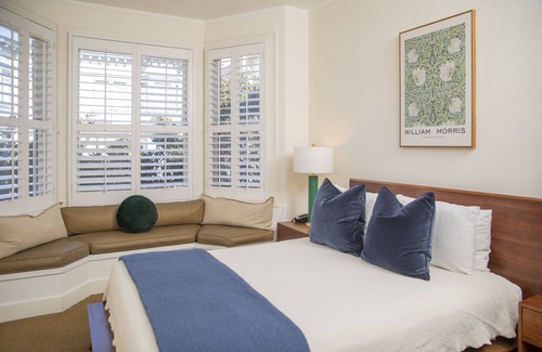 Telegraph Hill Hotel | Standard Queen Room with Ensuite Bathroom