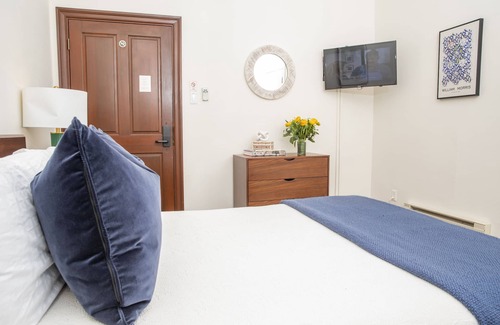 Telegraph Hill Hotel | Standard Queen Room with Ensuite Bathroom
