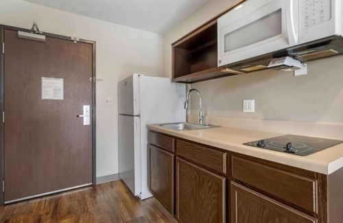 Orlando Apartment | Standard Queen Room Near Bear Head Lake ORL