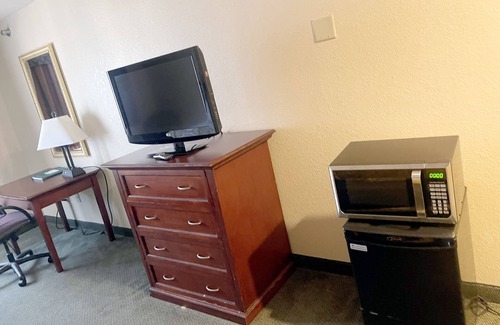 Eagan House | Standard Queen Room with Two Queen Beds Non - Smoking