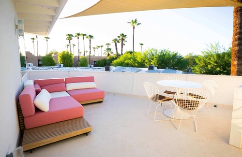 Uptown Design District Apartment | Standard Room, 2 Queen Beds, Kitchenette, Garden View