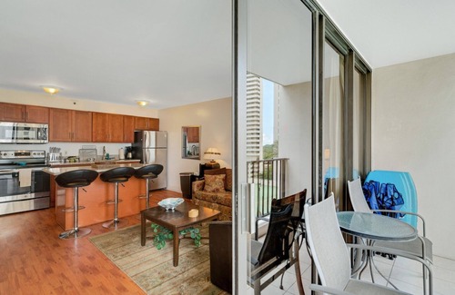 Waikiki Apartment | Standard Waikiki Banyan Condo with Mountain View by Koko Resort Vacation Rentals