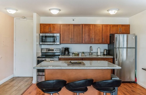 Waikiki Apartment | Standard Waikiki Banyan Condo with Mountain View by Koko Resort Vacation Rentals