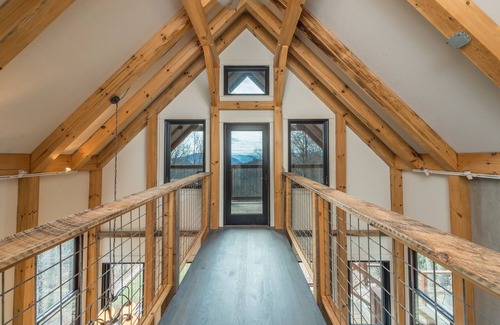 Old Fort House | Standing Bear Retreat | Pet Friendly, Hot Tub, Fire Pit & Mountain Views!