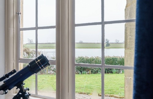 Crawcrook Cottage | Standing in it’s own beautiful grounds, with private garden and hot tub overlooking the waters.