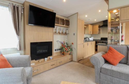 Hopton House | Stanley's Lodge, Foxburrow Hang
