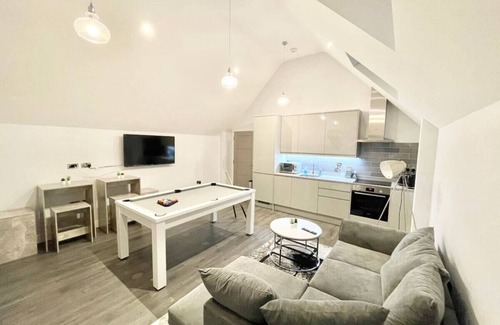 Stanmore Apartment | Stanmore Central -Penthouse Apartment With Terrace