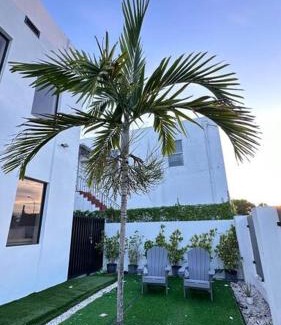 Liberty City Apartment | Stanza Hearth of Miami Design District and Wynwood, Parking, Laundry, Workstation, Fully equipped Apts, 24/7 Guest support #2
