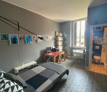 Isola del Bosco - Delle Corti Apartment | Stanza privata con bagno a 15 minuti da Duomo