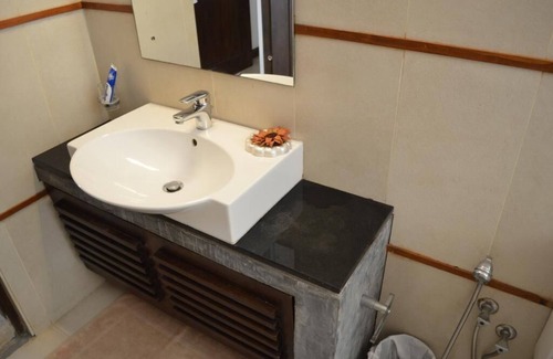 Mount Lavinia House | Star Class Comfort In Capital City