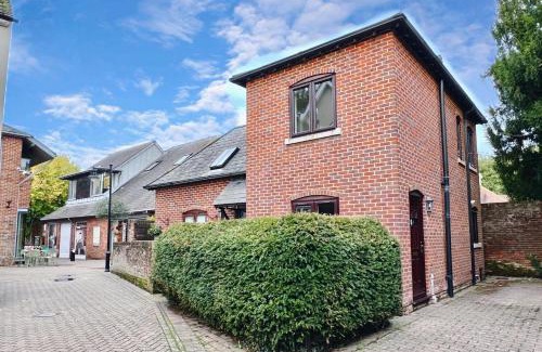 New Forest District House | Star Cottage - in the heart of the Town centre Ringwood, New Forest