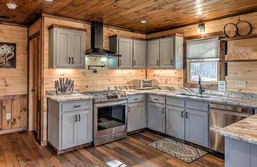 Morganton Cabin | Star Creek Chalet - King Beds | Game Room | Hot Tub | Walking Distance to Lake