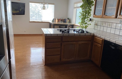 Yosemite Forks House | Star gaze 7 minutes from bass lake & 14 miles from the Yosemite entrance.