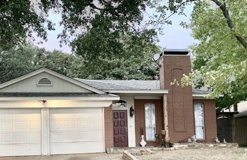 Southwest Arlington House | Star get away