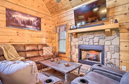 Sevierville House | Star Lite Cabin Hot Tub, Deck and Pool Table