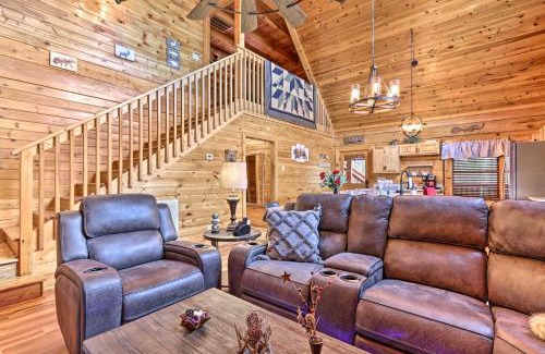 Sevierville House | Star Lite Cabin Hot Tub, Deck and Pool Table