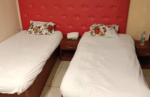 Manjhanpur Hotel | Star Palace Inn