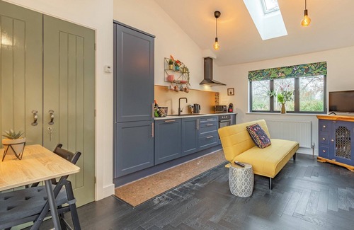 Maidstone Cottage | Star's Special Sanctuary - UK36785