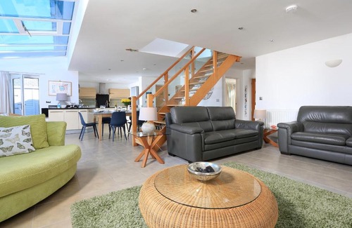Malborough House | Starboard Light