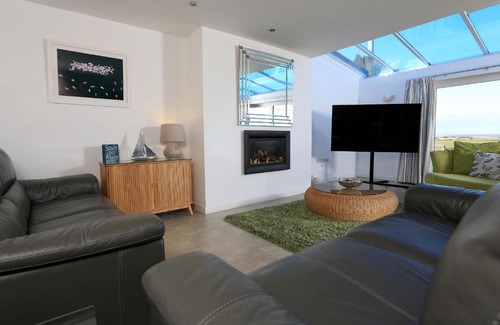 Malborough House | Starboard Light