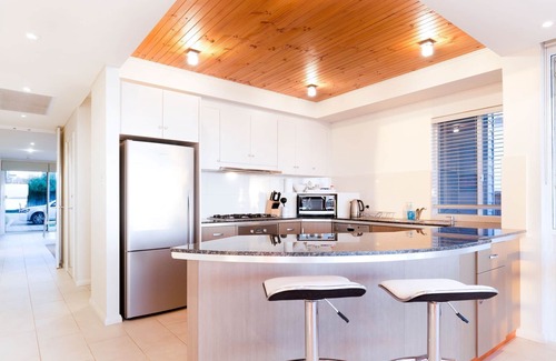 Rockingham Apartment | STARFISH Condo/Apartment - Holiday Retreat with Amazing Beachfront Aspect