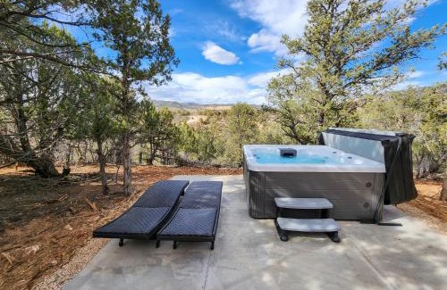 Orderville House | Stargazer: Air Hockey, Foosball and Hot Tub Near Zion