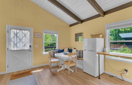Newland Ski Chalet | *Stargazer Chalet * No Cleaning Fee * Fishing ON SITE*