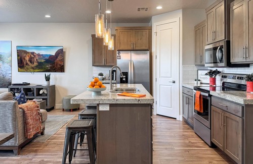 St. George Apartment | Stargazer Luxury Condo, Rooftop Views, Private Hot Tub
