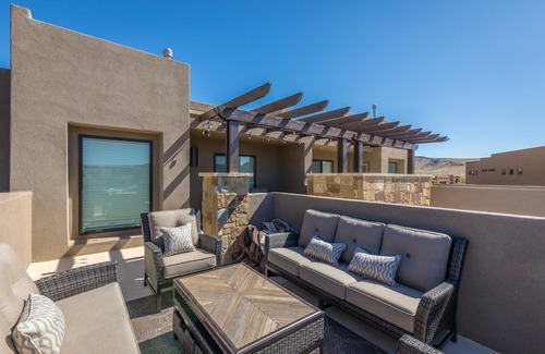 St. George Apartment | Stargazer Luxury Condo, Rooftop Views, Private Hot Tub