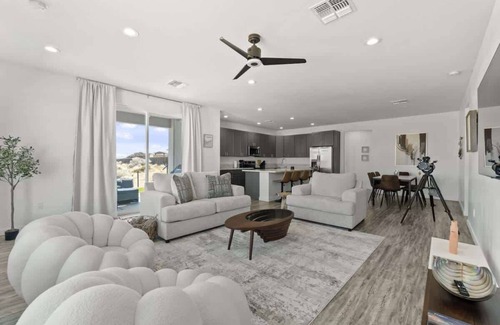 Greenehaven House | Stargazer - Rooftop Deck, Hot Tub and Telescope