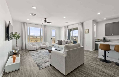 Greenehaven House | Stargazer - Rooftop Deck, Hot Tub and Telescope