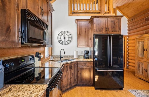Alton Cabin | Stargazing Hot Tub, 3 Living Spaces on 10 Acres